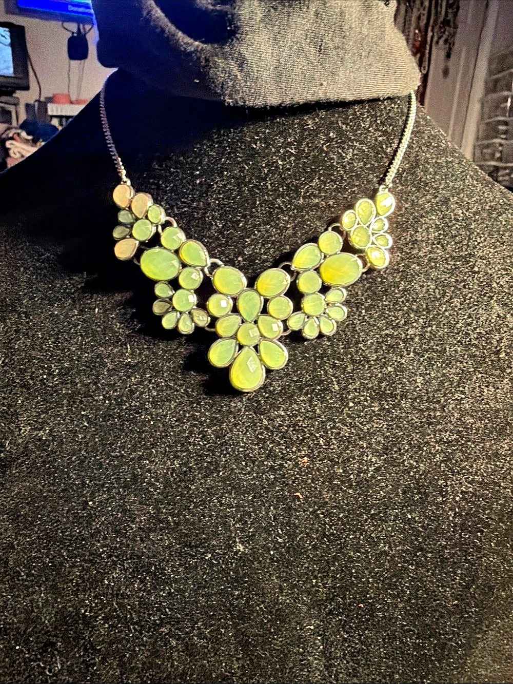 Green Statement Necklace Like New SilverTone glows 18”